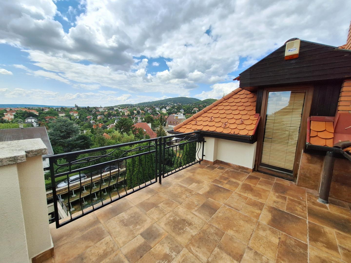 Eladó családi ház 470m2 Budapest, XI. kerület Sasad