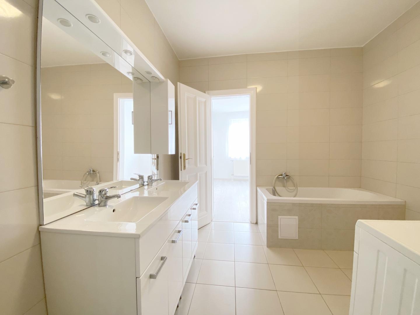 Kiadó lakás 104m2 Budapest, II. kerület Újlak