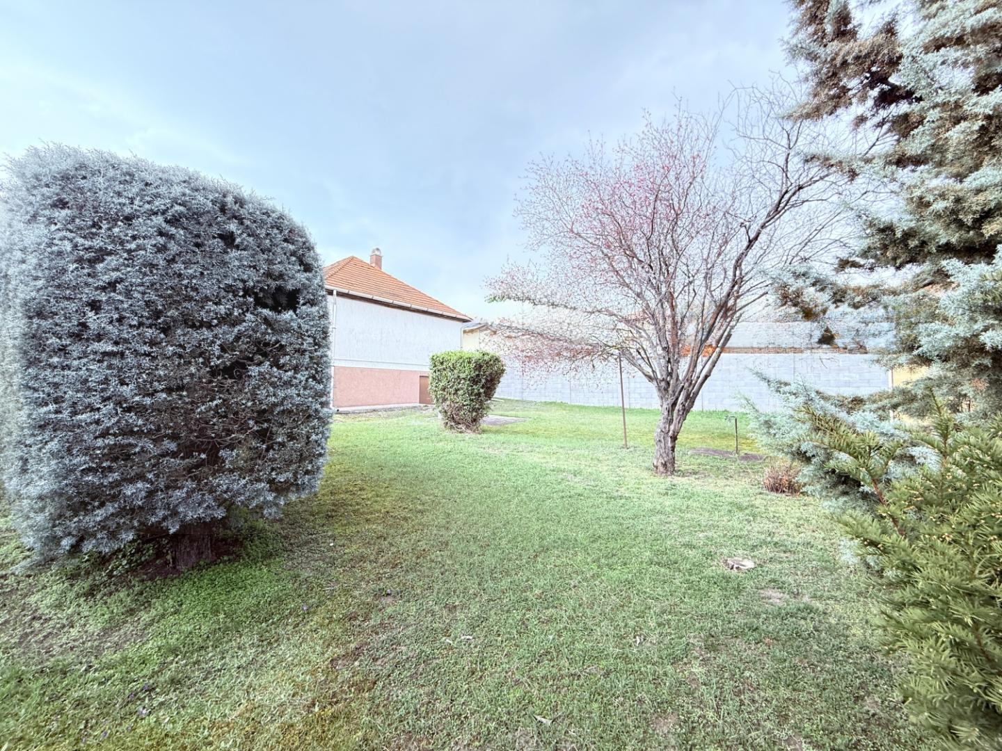 Eladó családi ház 68m2 Pest,  Parkváros