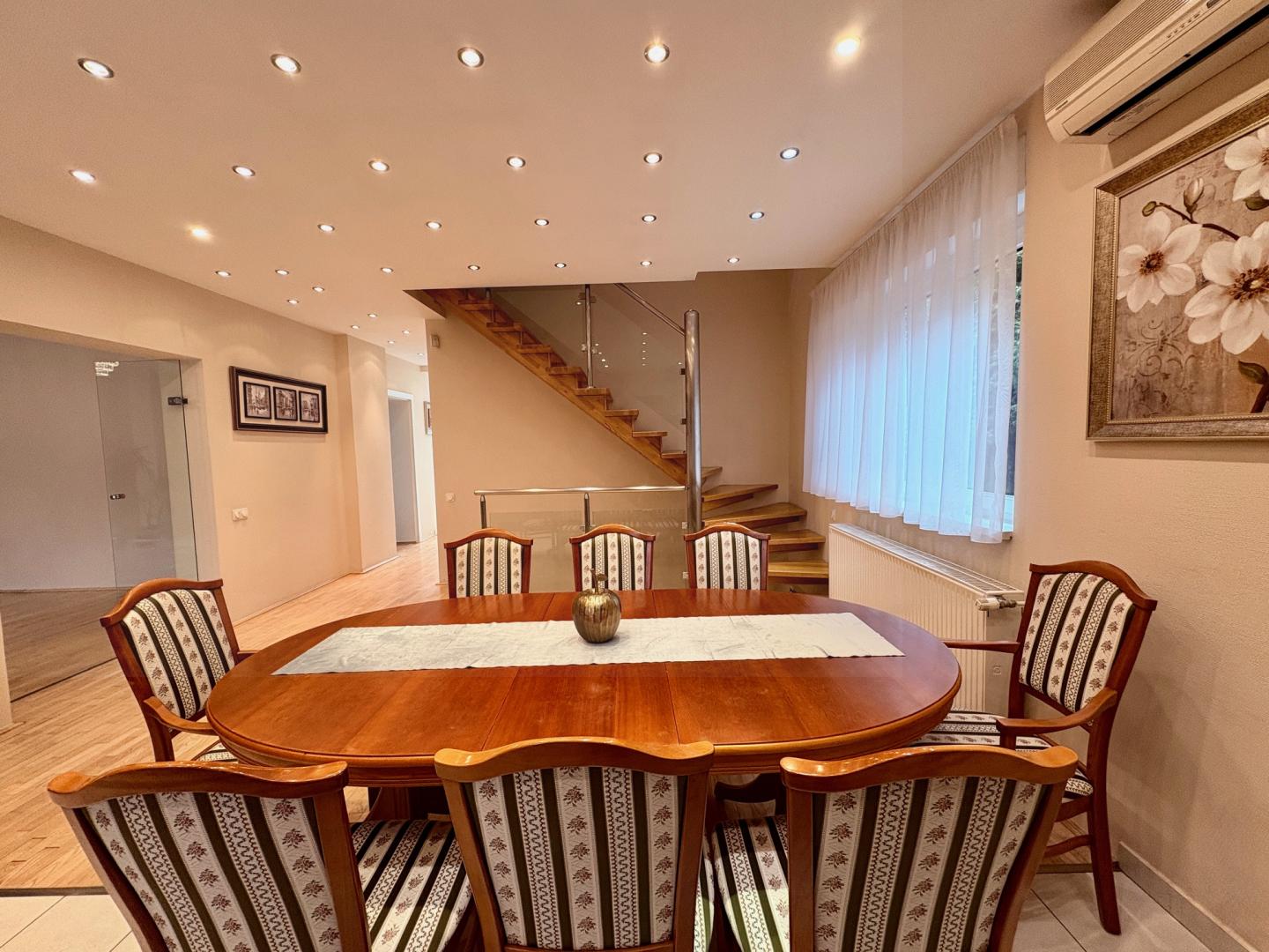 Kiadó családi ház 300m2 Budapest, XI. kerület Sasad