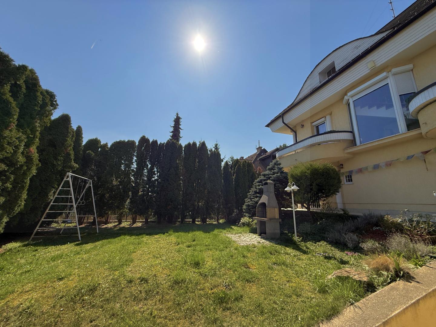 Eladó családi ház 300m2 Budapest, XI. kerület Sasad
