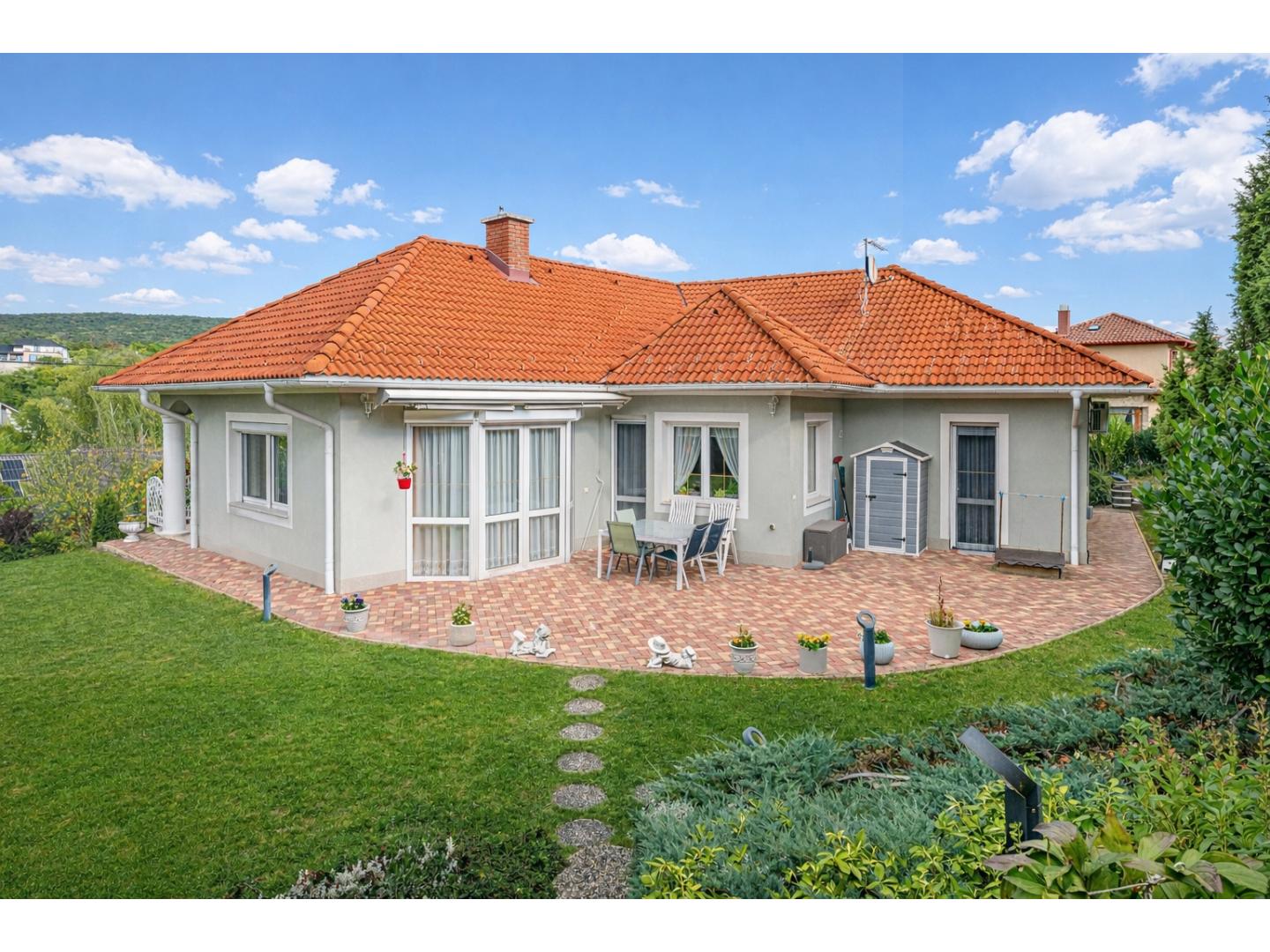 Eladó családi ház 216m2 Pest,  Hosszúhát