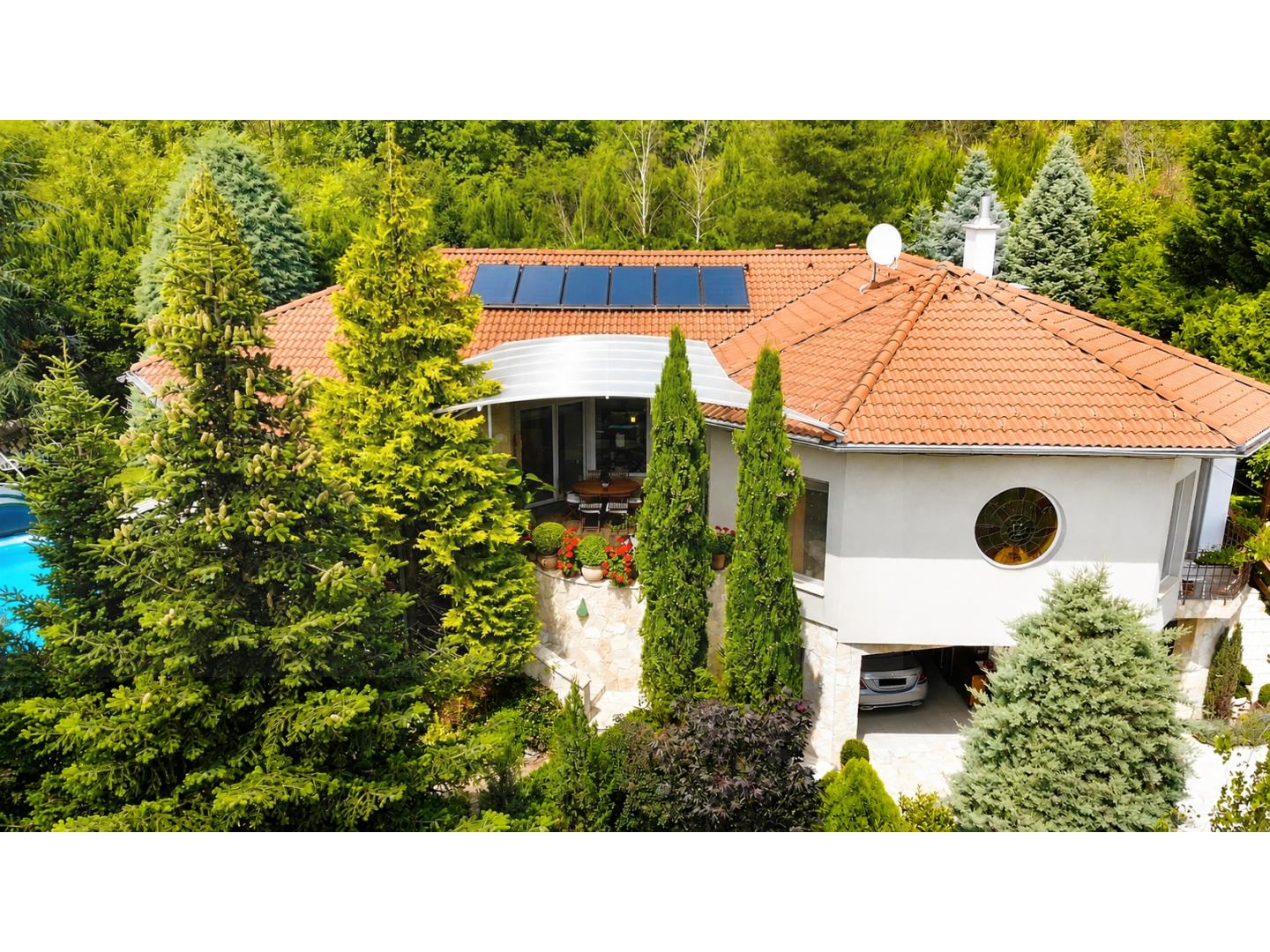 Eladó családi ház 275m2 Pest,  Rókahegy