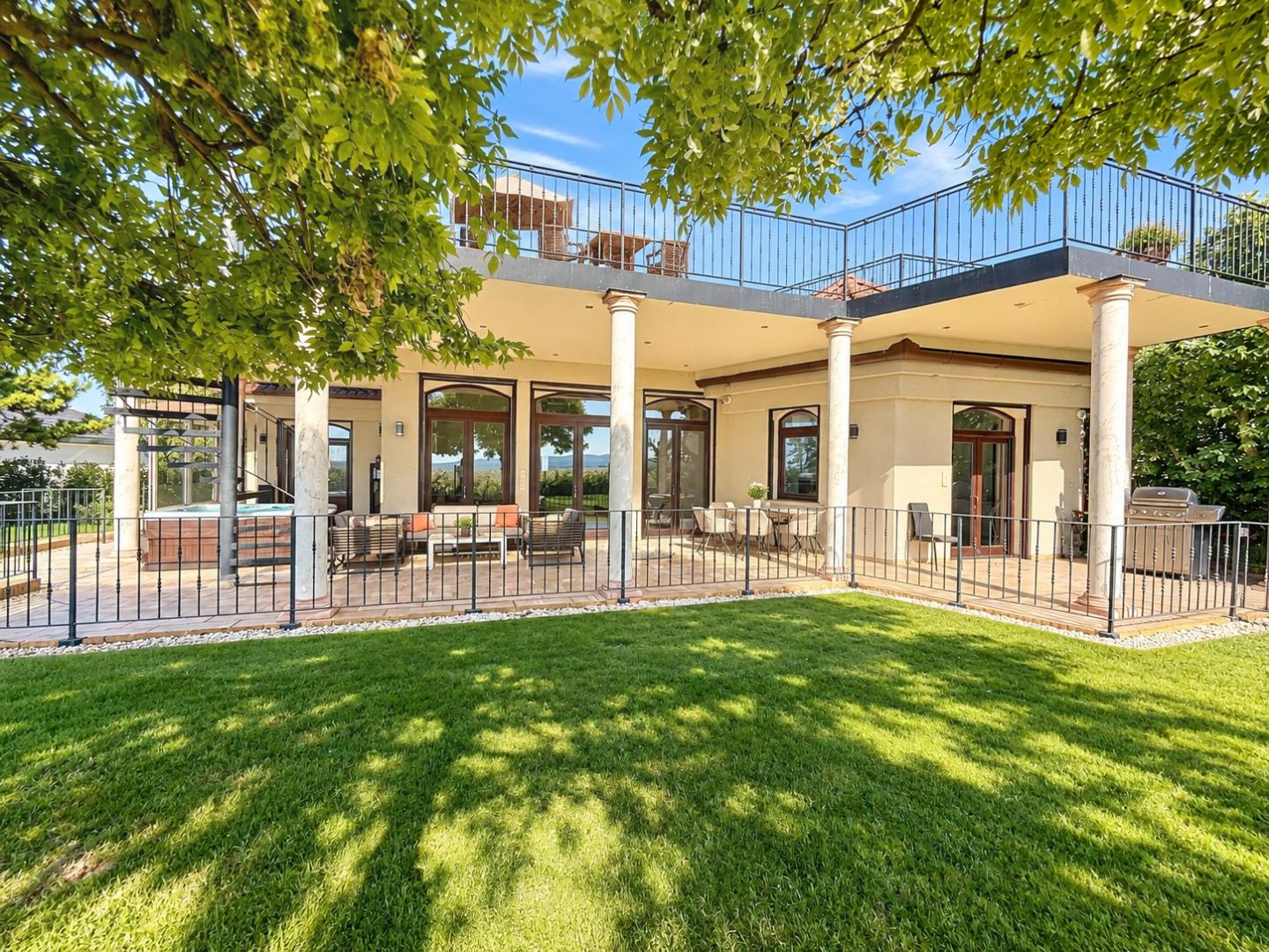 Eladó családi ház 440m2 Pest,  Hilltop