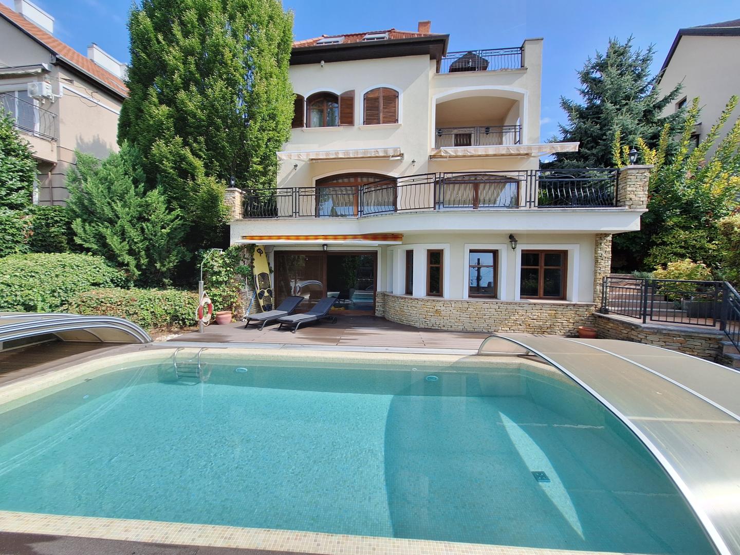 Eladó családi ház 470m2 Budapest, XI. kerület Sasad